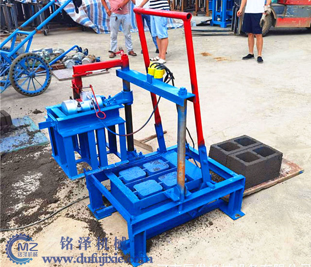 移動水泥磚機(jī)